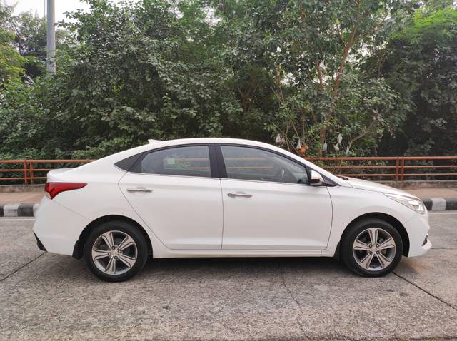https://images10.gaadi.com/usedcar_image/3674248/original/img2915610__used_car_2915610_1700126029.jpg?imwidth=6401