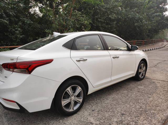 https://images10.gaadi.com/usedcar_image/3674248/original/processed_img2915610__used_car_2915610_1700126027.jpg?imwidth=6402