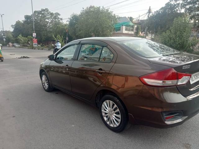 https://images10.gaadi.com/usedcar_image/3674266/original/processed_img2915622__used_car_2915622_1700126497.jpg?imwidth=6402
