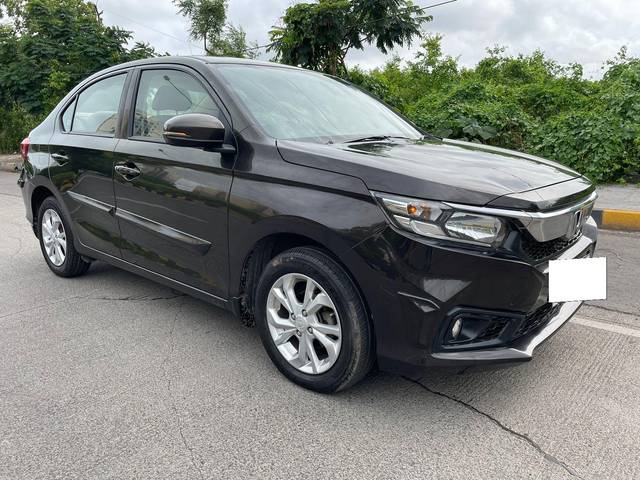https://images10.gaadi.com/usedcar_image/3674268/original/processed_img2915624__usedcar_329fe109_7ddc_4d3b_b117_5328a1b55d57_28281700126434_1700126465.jpg?imwidth=6400