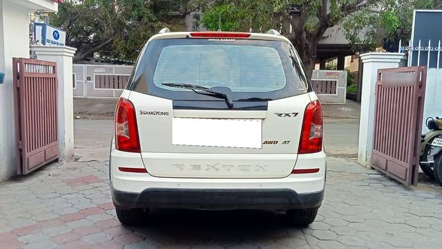 https://images10.gaadi.com/usedcar_image/3674281/original/processed_img2915626__usedcar_18_2915626_1701091377.jpeg?imwidth=6402