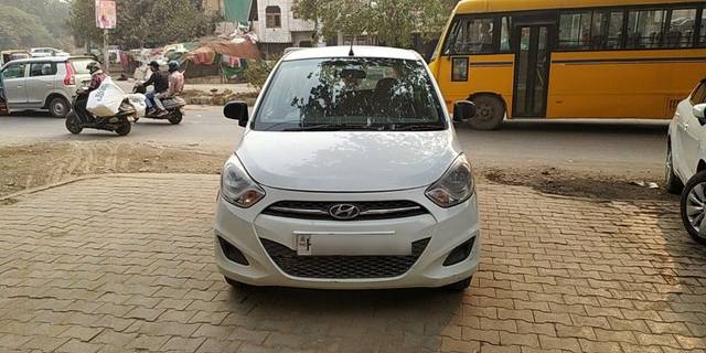 https://images10.gaadi.com/usedcar_image/3674304/original/08__VCC_1816851_94_1699439514.jpg?imwidth=6400