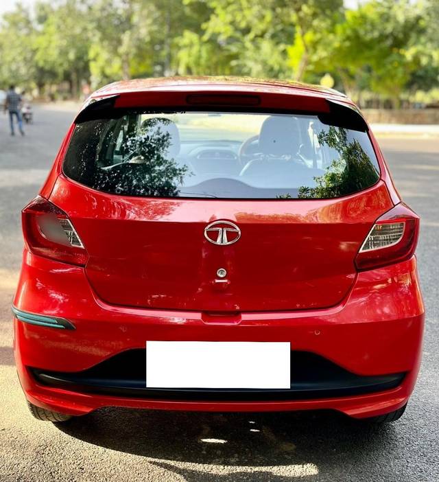 https://images10.gaadi.com/usedcar_image/3674308/original/processed_img2915650__used_car_2915650_1700127187.jpg?imwidth=6402