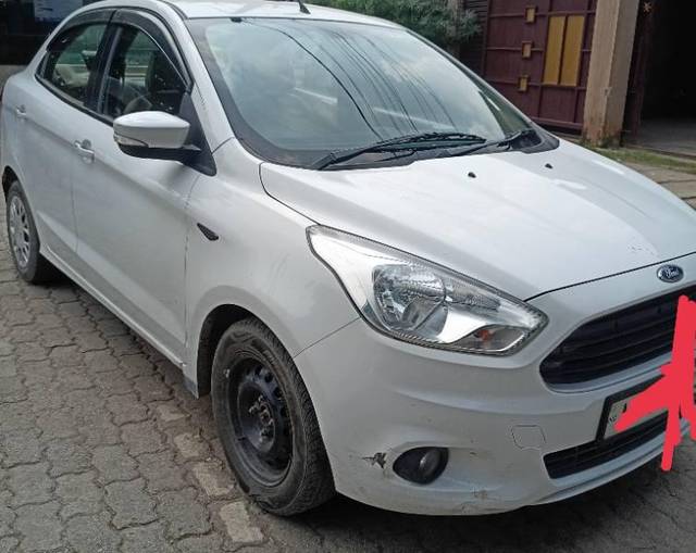 https://images10.gaadi.com/usedcar_image/3674330/original/processed_61554938-170c-4b76-8fdd-22d09bf3a2cf.jpg?imwidth=6401