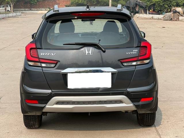 https://images10.gaadi.com/usedcar_image/3674399/original/processed_img2915700__used_car_2915700_1701253363.jpg?imwidth=6402