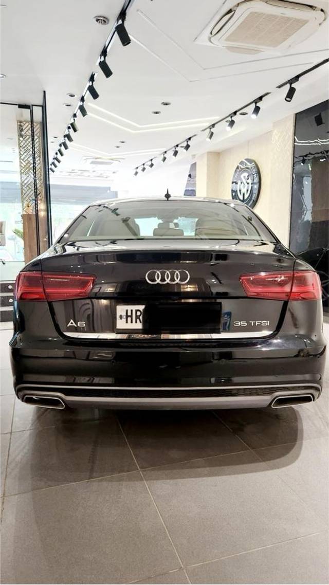https://images10.gaadi.com/usedcar_image/3674434/original/processed_img2915727__used_car_2915727_1700130744.jpg?imwidth=6402