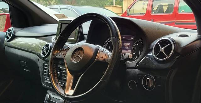 https://images10.gaadi.com/usedcar_image/3674457/original/img2915739__used_car_2915739_1700131756.jpg?imwidth=6402