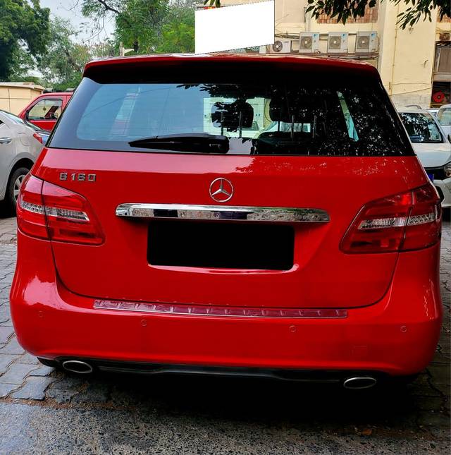 https://images10.gaadi.com/usedcar_image/3674457/original/processed_img2915739__used_car_2915739_1700131755.jpg?imwidth=6401