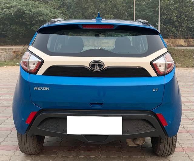 https://images10.gaadi.com/usedcar_image/3674472/original/processed_img2915746__used_car_2915746_1700132137.jpg?imwidth=6402