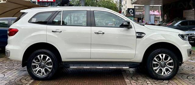 https://images10.gaadi.com/usedcar_image/3674482/original/processed_img2915751__used_car_2915751_1700132366.jpg?imwidth=6401
