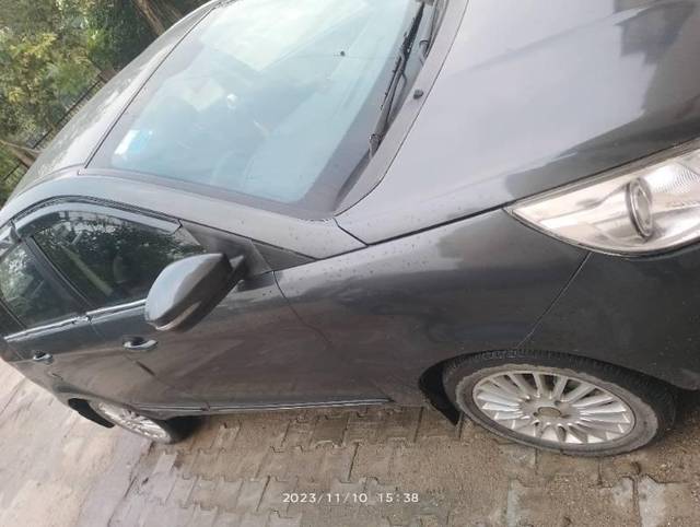 https://images10.gaadi.com/usedcar_image/3674494/original/processed_63224181-9f81-479c-986e-95a90e831813.jpg?imwidth=6402