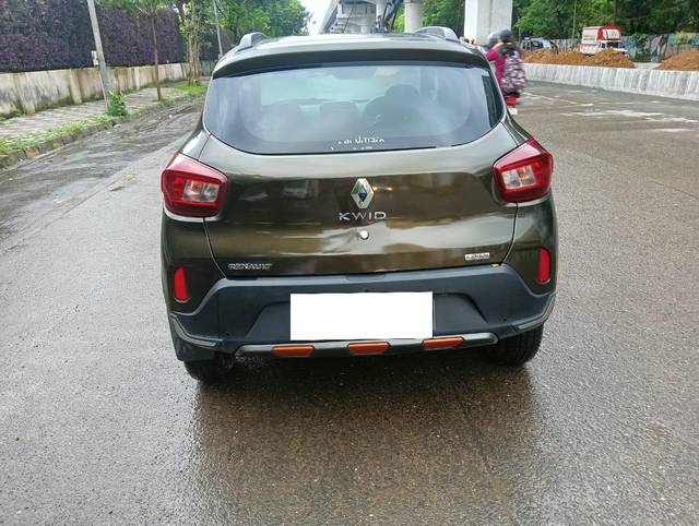 https://images10.gaadi.com/usedcar_image/3674505/original/processed_img2915761__used_car_2915761_1700133141.jpg?imwidth=6402