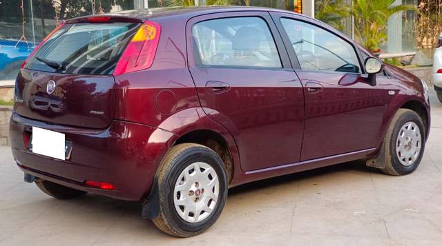 https://images10.gaadi.com/usedcar_image/3674517/original/processed_img2915770__usedcar_whatsappimage2023_11_17at60120pm_2915770_1700283622.jpeg?imwidth=6402