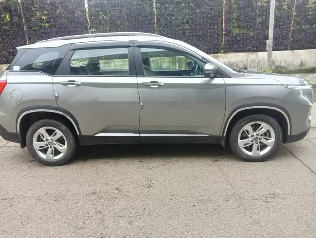 https://images10.gaadi.com/usedcar_image/3674531/original/img2915775__used_car_2915775_1700133682.jpg?imwidth=6401