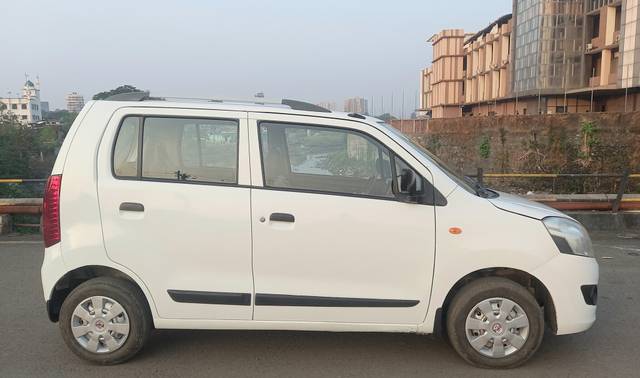 https://images10.gaadi.com/usedcar_image/3674590/original/img2915800__used_car_2915800_1700135509.jpg?imwidth=6401