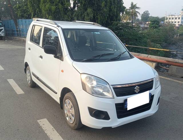 https://images10.gaadi.com/usedcar_image/3674590/original/processed_img2915800__used_car_2915800_1700135505.jpg?imwidth=6400