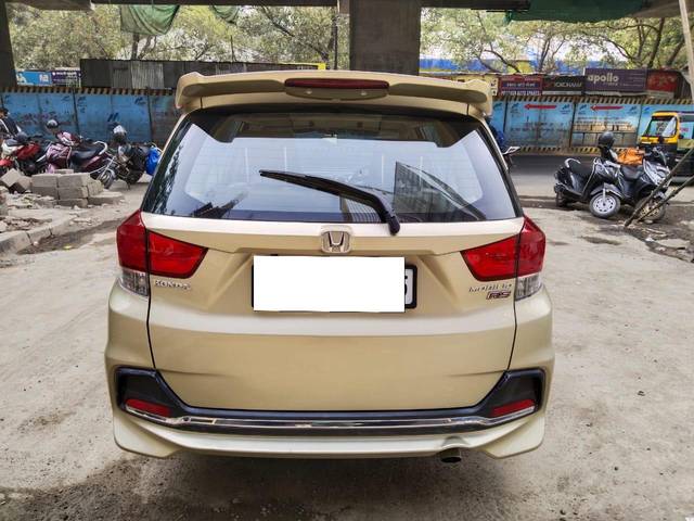 https://images10.gaadi.com/usedcar_image/3674647/original/processed_img2915833__used_car_2915833_1700137304.jpg?imwidth=6401