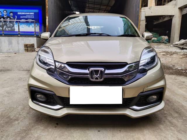https://images10.gaadi.com/usedcar_image/3674647/original/processed_img2915833__used_car_2915833_1700555127.jpg?imwidth=6400