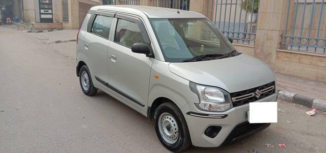 https://images10.gaadi.com/usedcar_image/3674650/original/processed_img2915835__used_car_2915835_1700137397.jpg?imwidth=6400