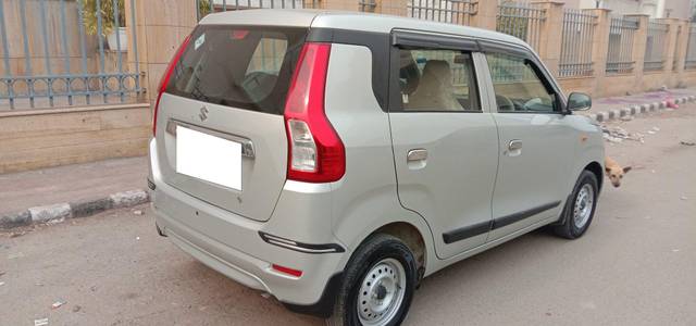 https://images10.gaadi.com/usedcar_image/3674650/original/processed_img2915835__used_car_2915835_1700137412.jpg?imwidth=6402