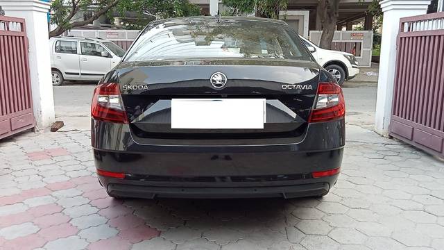 https://images10.gaadi.com/usedcar_image/3674658/original/processed_img2915838__usedcar_20_5701700137414_1700137443.jpeg?imwidth=6401