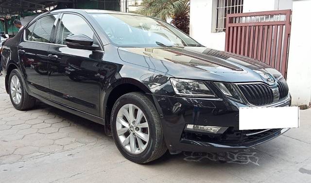 https://images10.gaadi.com/usedcar_image/3674658/original/processed_img2915838__usedcar_3_5701700137414_1700137441.jpeg?imwidth=6400