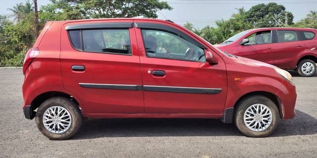 https://images10.gaadi.com/usedcar_image/3674664/original/593600__right_side_view-20231113162440.jpeg?imwidth=6400