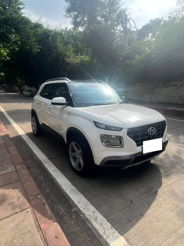 https://images10.gaadi.com/usedcar_image/3674784/original/processed_img2915912__used_car_2915912_1700140348.jpg?imwidth=6400
