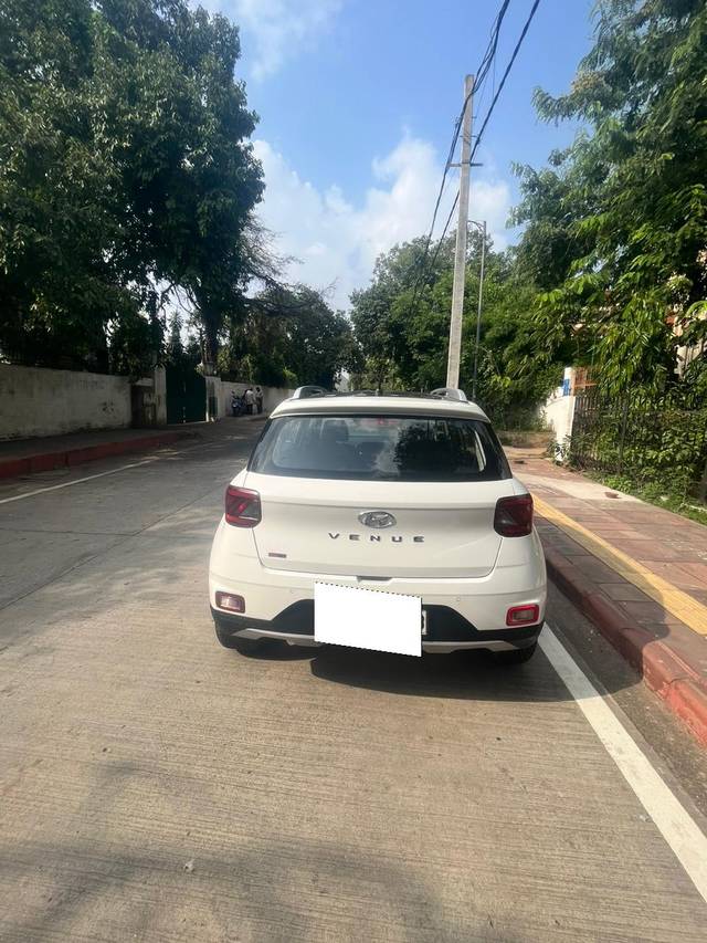 https://images10.gaadi.com/usedcar_image/3674784/original/processed_img2915912__used_car_2915912_1700140357.jpg?imwidth=6402