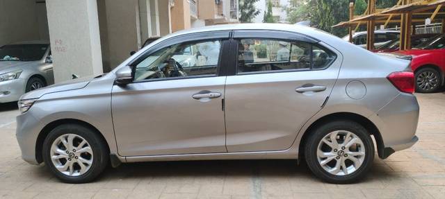 https://images10.gaadi.com/usedcar_image/3674815/original/09__VCC_IMG_1699531030523_1817604_95_1699531330.jpg?imwidth=6401