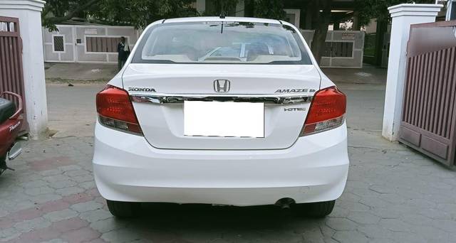 https://images10.gaadi.com/usedcar_image/3674840/original/processed_img2915946__usedcar_17_5701700142400_1700142418.jpeg?imwidth=6401