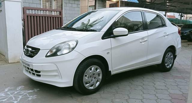 https://images10.gaadi.com/usedcar_image/3674840/original/processed_img2915946__usedcar_3_5701700142400_1700142417.jpeg?imwidth=6400