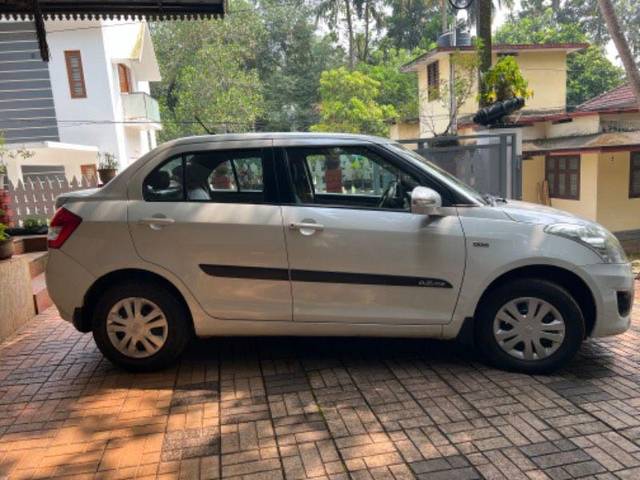 https://images10.gaadi.com/usedcar_image/3675048/original/processed_56d626c4-9dd5-4ba9-b103-831a3c0bee21.jpeg?imwidth=6401