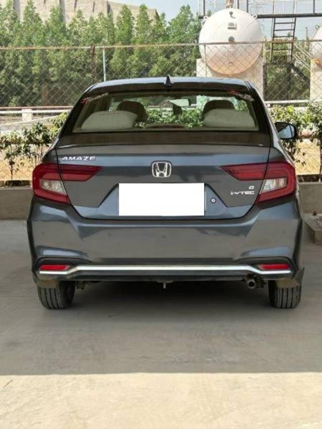 https://images10.gaadi.com/usedcar_image/3675360/original/processed_8496de89-18a0-4b86-9222-642e42d8f4e4.jpeg?imwidth=6402