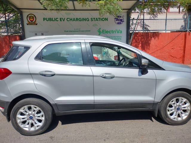 https://images10.gaadi.com/usedcar_image/3675423/original/processed_img2916063__used_car_2916063_1700200082.jpg?imwidth=6401