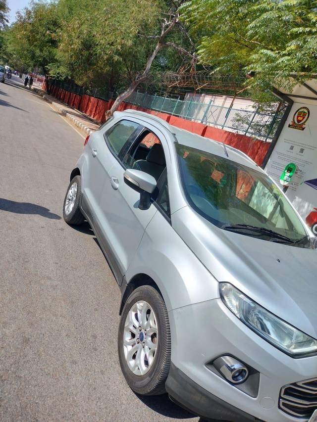 https://images10.gaadi.com/usedcar_image/3675423/original/processed_img2916063__used_car_2916063_1700200086.jpg?imwidth=6400