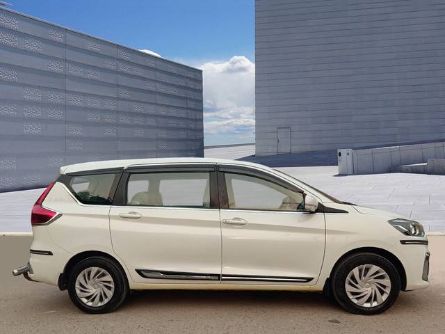 https://images10.gaadi.com/usedcar_image/3675458/original/img2916075__used_car_2916075_1700201465.jpg?imwidth=6401