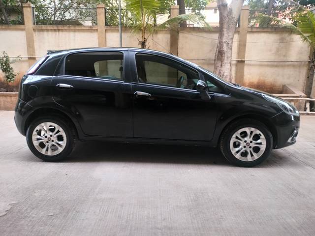 https://images10.gaadi.com/usedcar_image/3675546/original/img2916126__used_car_2916126_1700203526.jpg?imwidth=6402