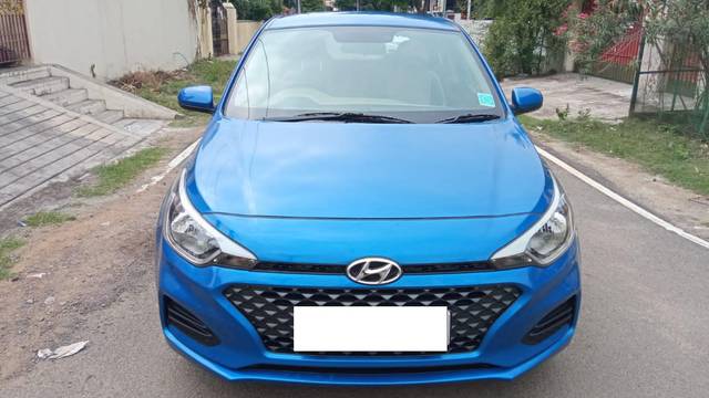 https://images10.gaadi.com/usedcar_image/3675599/original/processed_img2916151__used_car_2916151_1700204840.jpg?imwidth=6402