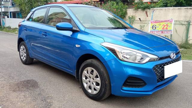 https://images10.gaadi.com/usedcar_image/3675599/original/processed_img2916151__used_car_2916151_1700204843.jpg?imwidth=6400