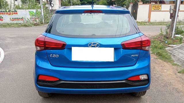https://images10.gaadi.com/usedcar_image/3675599/original/processed_img2916151__used_car_2916151_1700204845.jpg?imwidth=6401