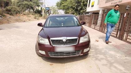 Skoda Laura Ambiente 2.0 TDI CR MT Skoda Laura Ambiente 2.0 TDI CR MT