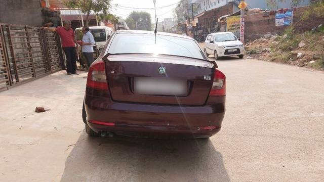 https://images10.gaadi.com/usedcar_image/3675660/original/10__VCC_1817774_96_1699598233.jpg?imwidth=6402