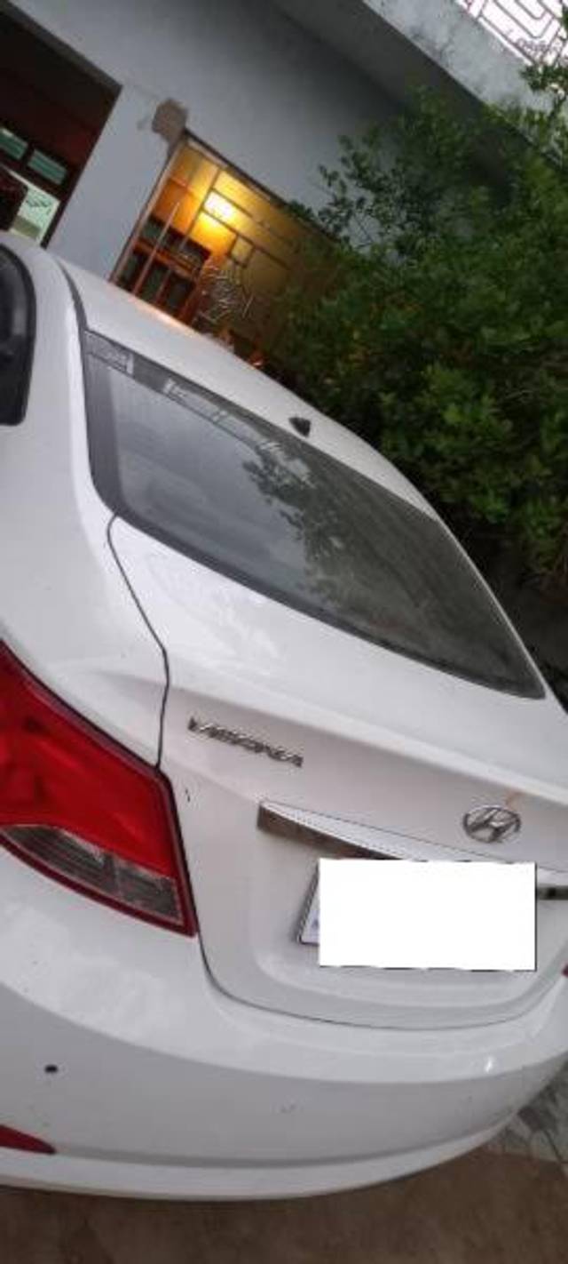 https://images10.gaadi.com/usedcar_image/3675671/original/processed_01922956-9d9c-460e-b4f5-64a3898df97b.jpg?imwidth=6401