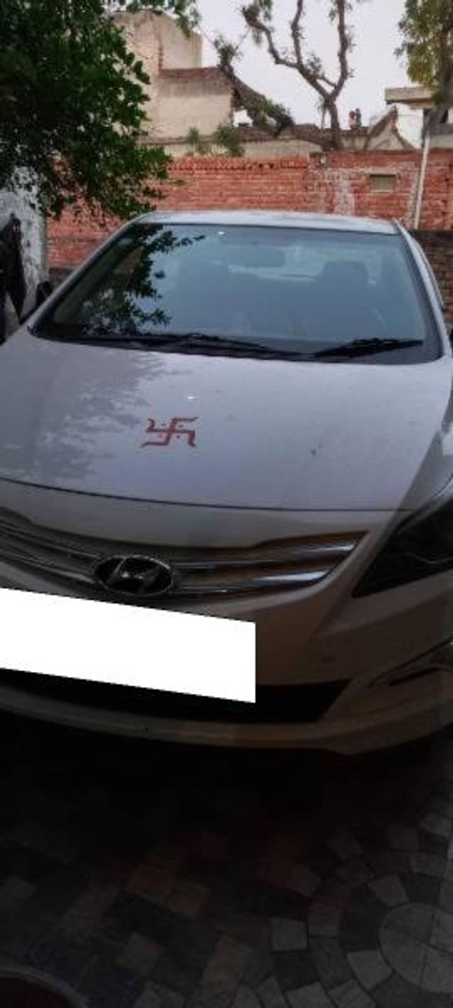 https://images10.gaadi.com/usedcar_image/3675671/original/processed_042649bb-7232-49ca-9644-00965adc8abc.jpg?imwidth=6402