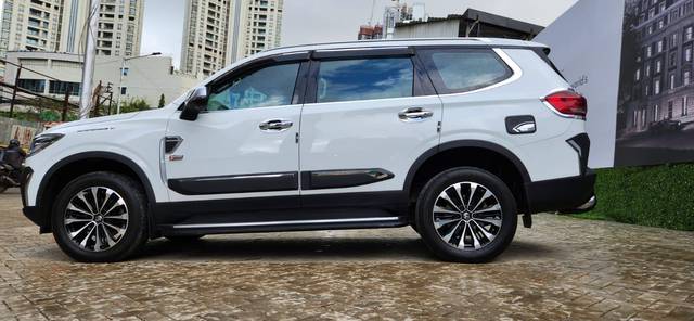 https://images10.gaadi.com/usedcar_image/3675695/original/processed_img2916219__used_car_2916219_1700207378.jpg?imwidth=6402