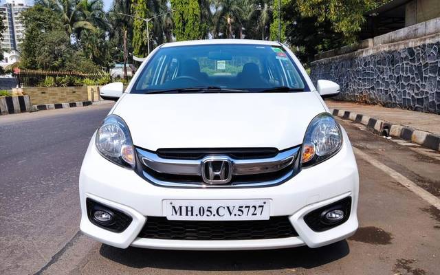 https://images10.gaadi.com/usedcar_image/3675704/original/processed_img2916225__used_car_2916225_1700207652.jpg?imwidth=6400