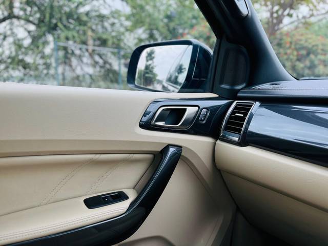 https://images10.gaadi.com/usedcar_image/3675706/original/img2916227__used_car_2916227_1700207896.jpg?imwidth=6402