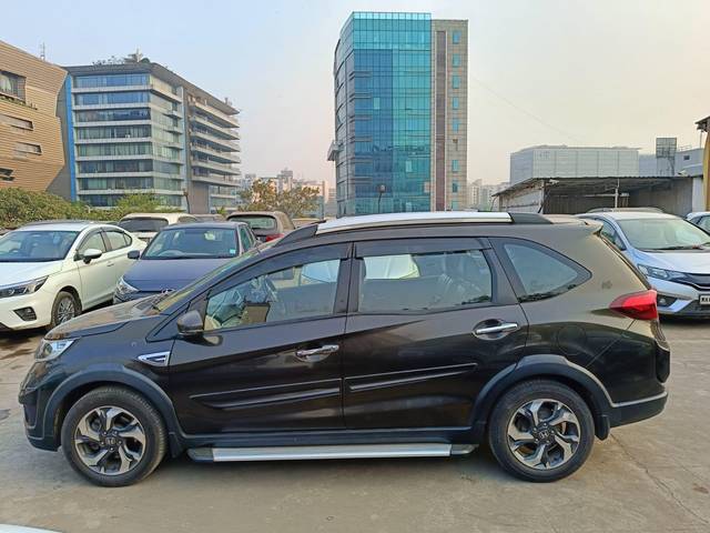 https://images10.gaadi.com/usedcar_image/3675711/original/processed_img2916230__used_car_2916230_1702192891.jpg?imwidth=6402