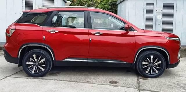 https://images10.gaadi.com/usedcar_image/3675713/original/img2916232__used_car_2916232_1700207904.jpg?imwidth=6401